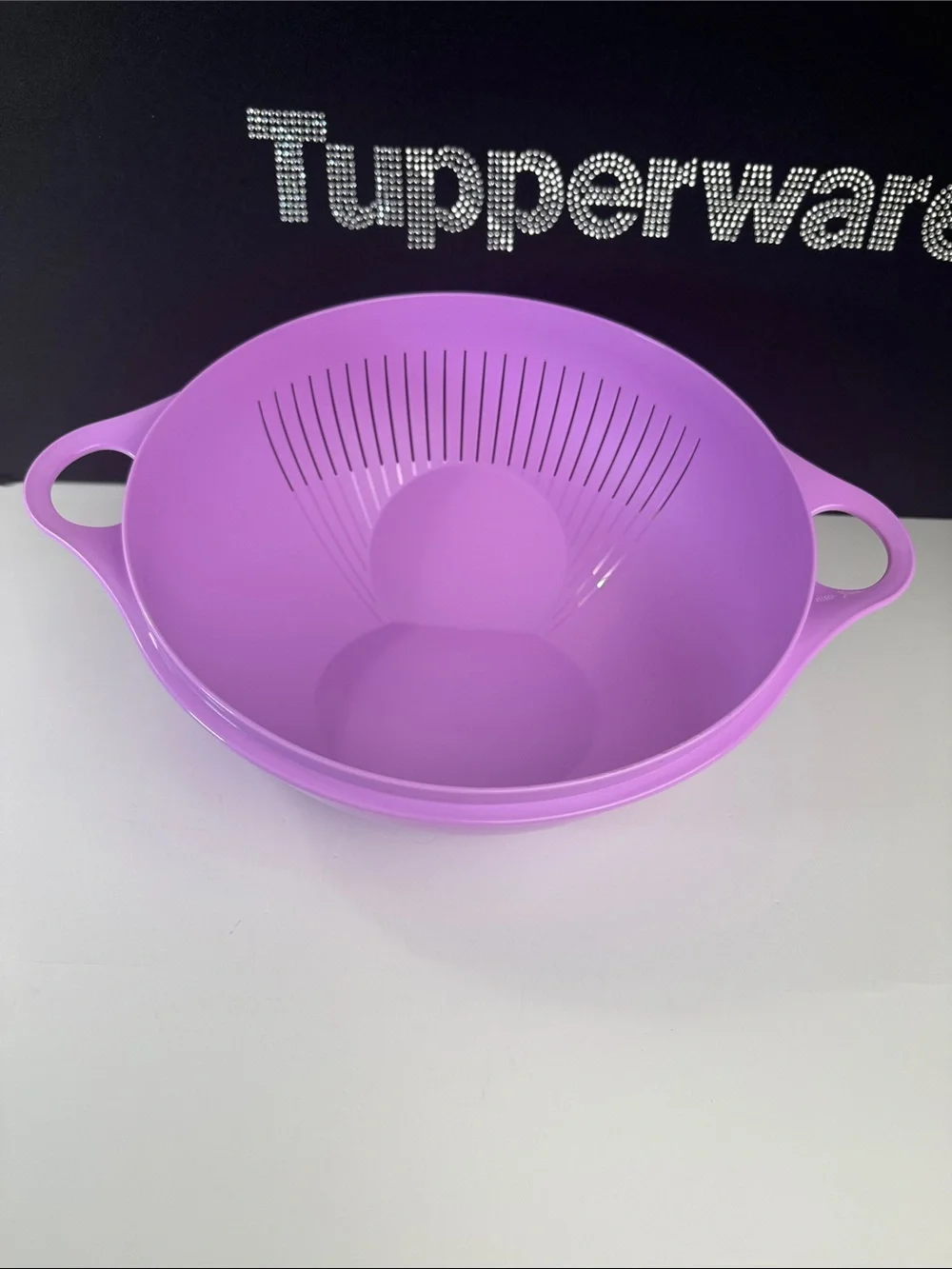 Tupperware Thatsa colander 19 cup Lilac Purple Strainer Fruit Vegetable Bowl new